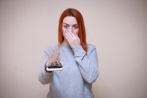 وقف تساقط الشعر – قم بزيارة طبيب الأمراض الجلدية في دبي